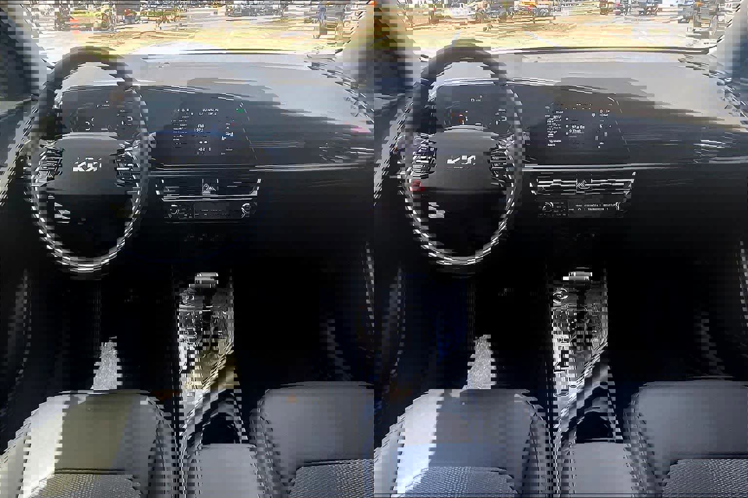 Used 2024 Kia Niro EX image 10