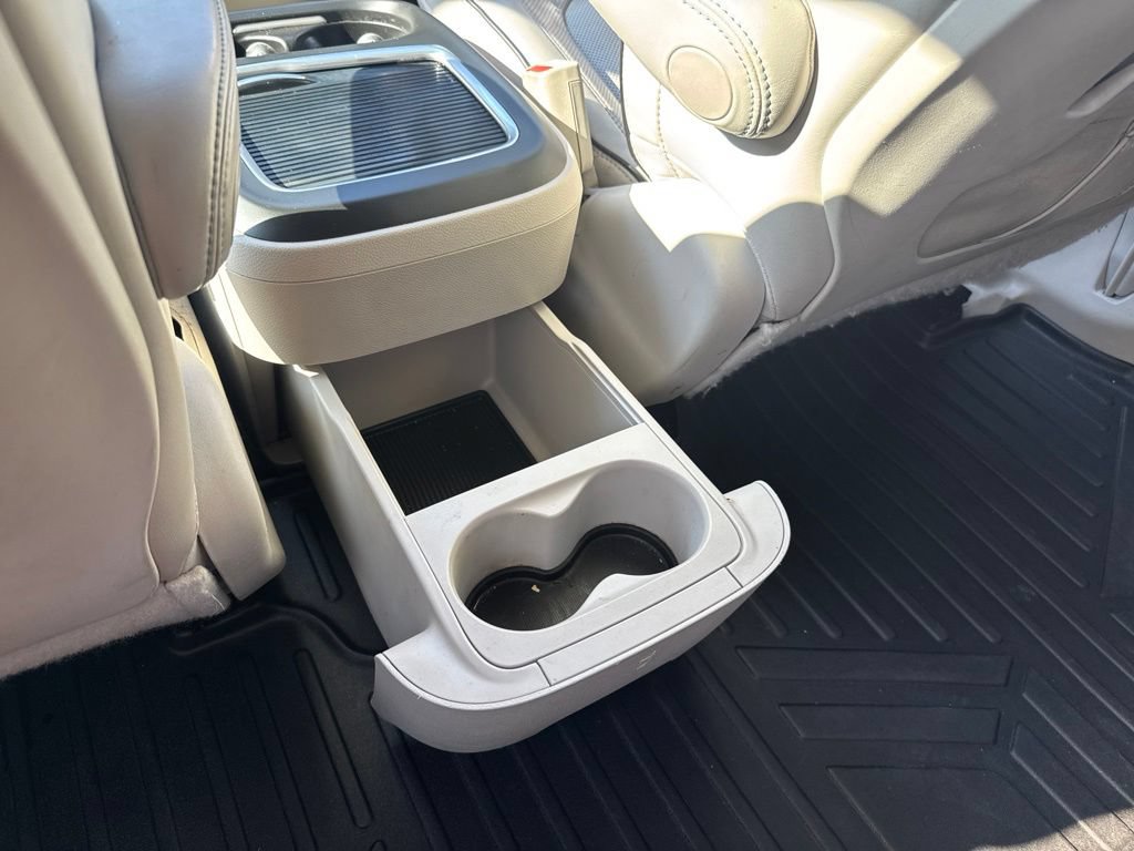 Used 2018 Chrysler Pacifica Limited FWD image 35