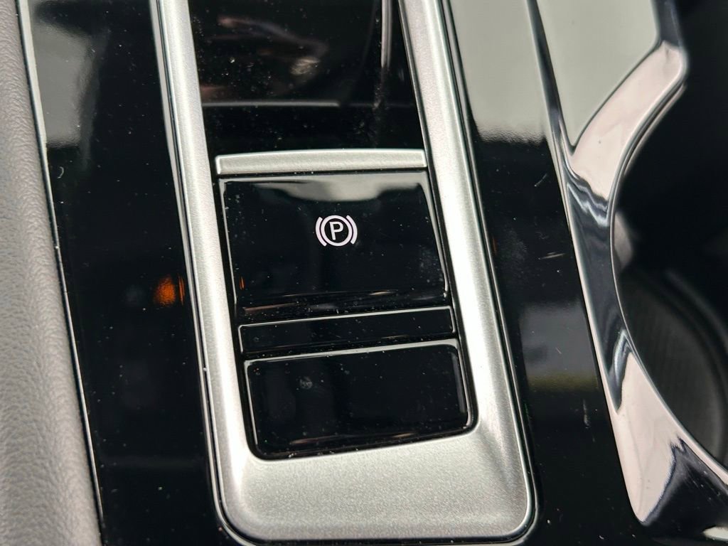 Used 2024 Volkswagen Atlas Cross Sport SEL Premium R-Line image 31