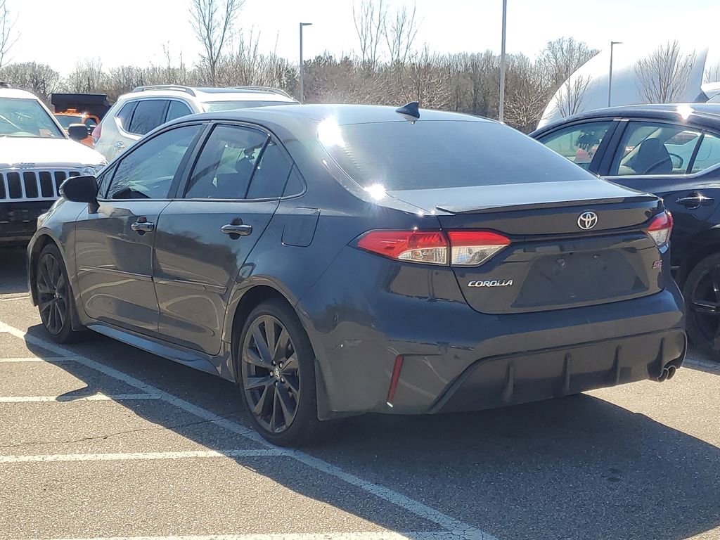 Used 2023 Toyota Corolla SE w/ SE Premium Package image 3