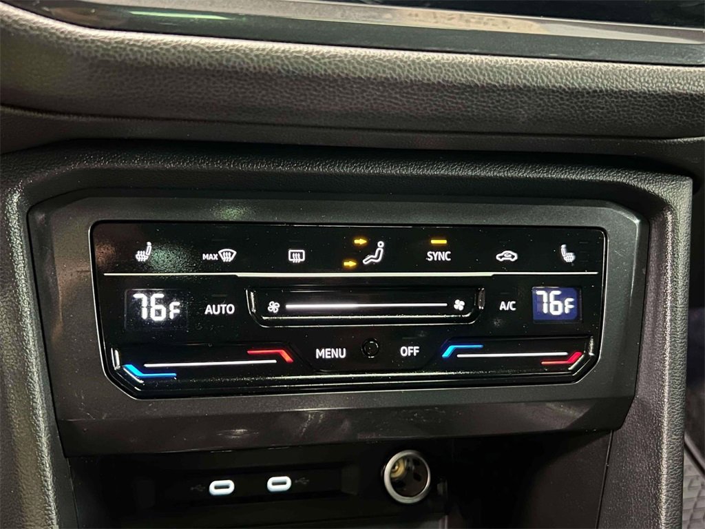 Used 2023 Volkswagen Tiguan SE R-Line image 32