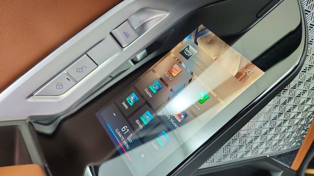 Used 2023 BMW i7 xDrive60 w/ Executive Package 2 image 35