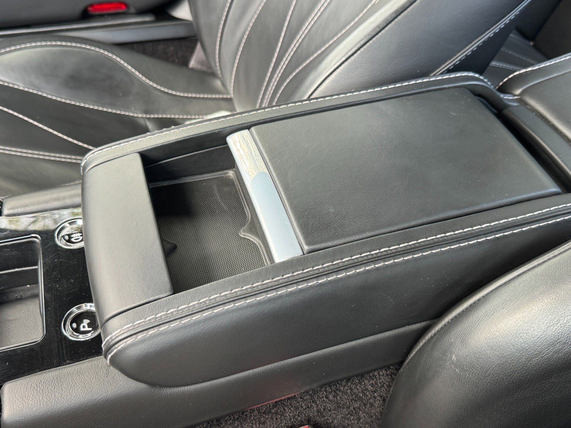 Used 2015 Aston Martin DB9 Coupe image 48