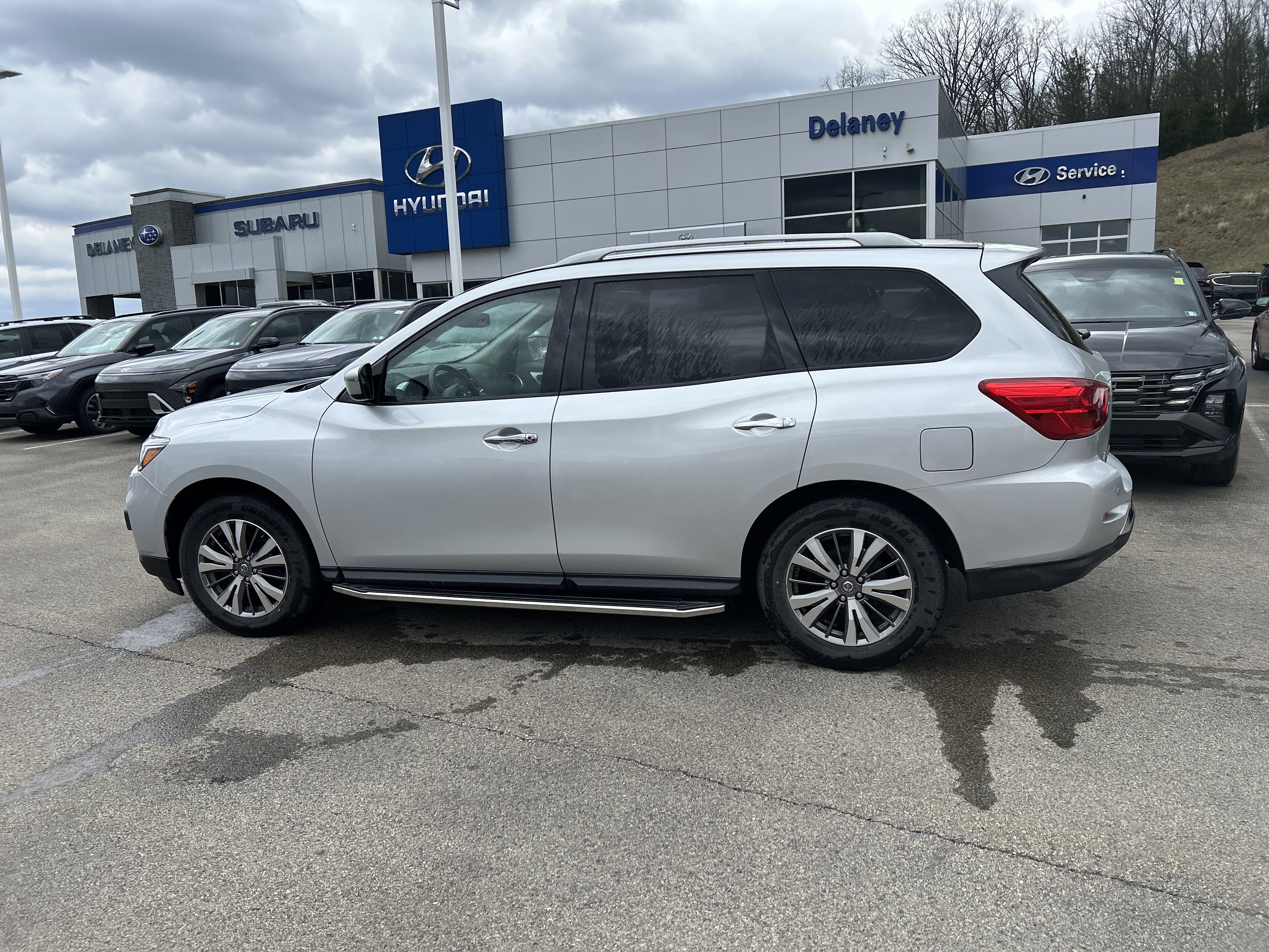 Used 2020 Nissan Pathfinder SV image 18