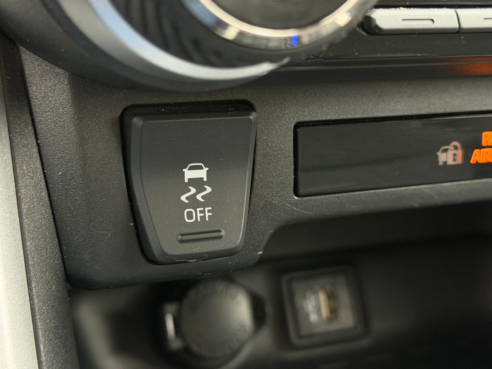 Used 2023 Toyota RAV4 XLE image 30