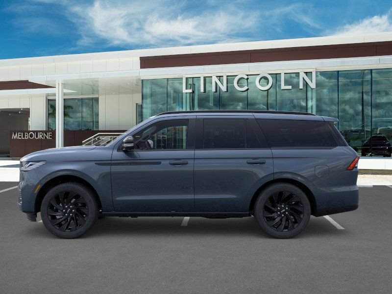 New 2026 Lincoln Navigator Reserve w/ Jet Appearance Package AWD/4WD image 3
