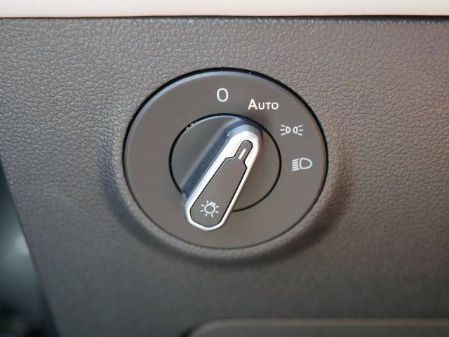 Certified 2025 Volkswagen Taos SE AWD/4WD image 25