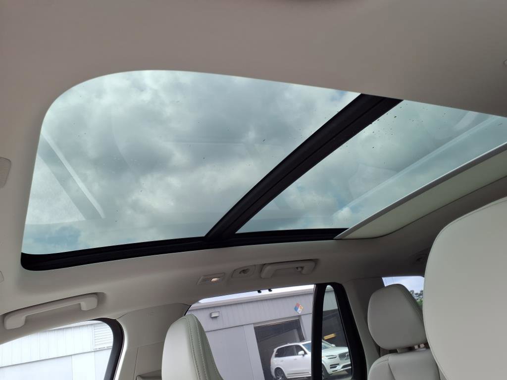 Used 2025 Volvo XC90 T8 Ultra w/ Protection Package Premier image 10