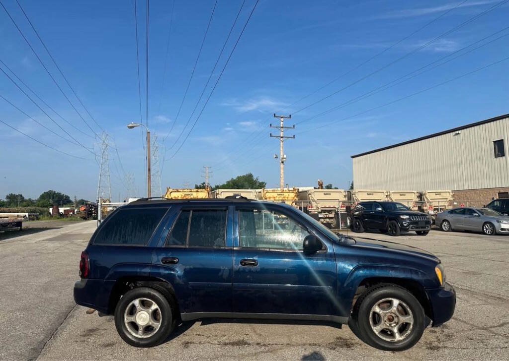 Used 2007 Chevrolet TrailBlazer LS AWD/4WD image 2