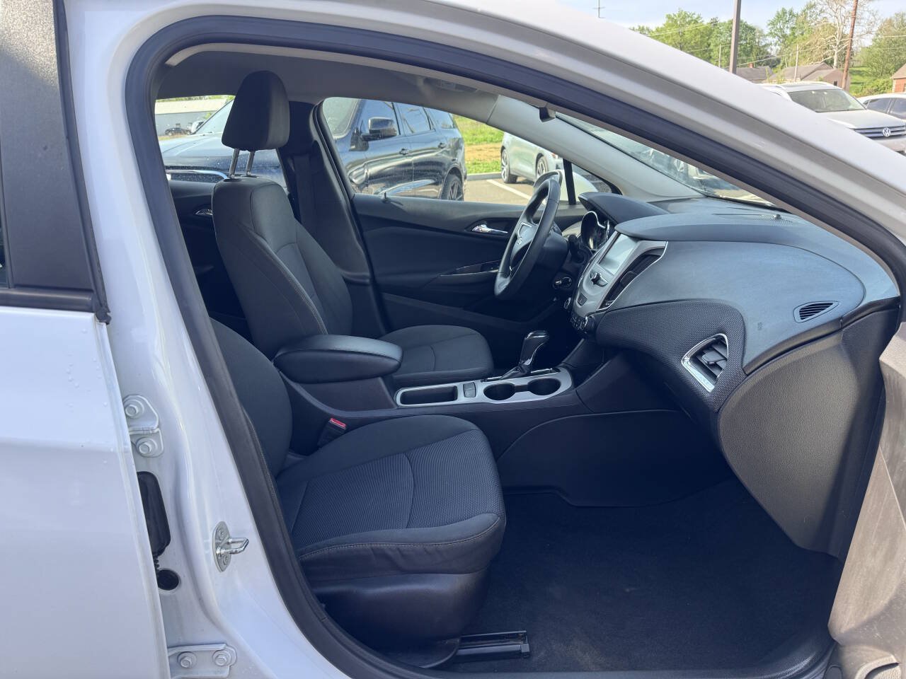 Used 2018 Chevrolet Cruze LS FWD image 20