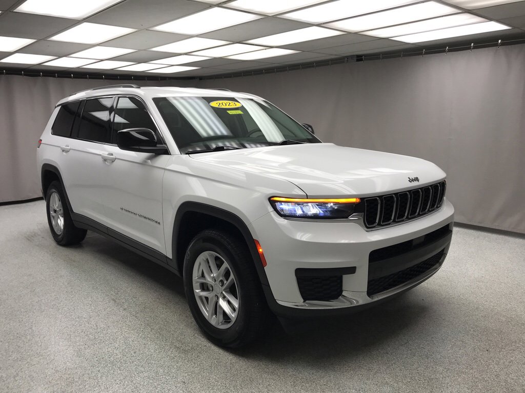 Used 2023 Jeep Grand Cherokee L Laredo w/ Luxury Tech Group I AWD/4WD image 5