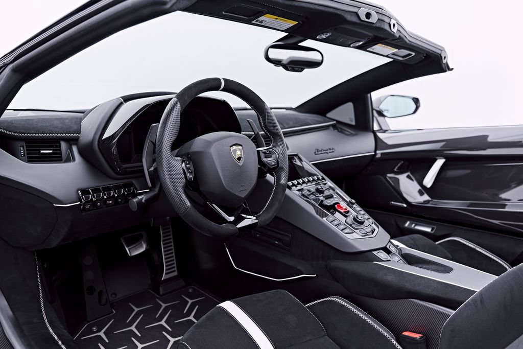 Used 2021 Lamborghini Aventador SVJ AWD/4WD image 2