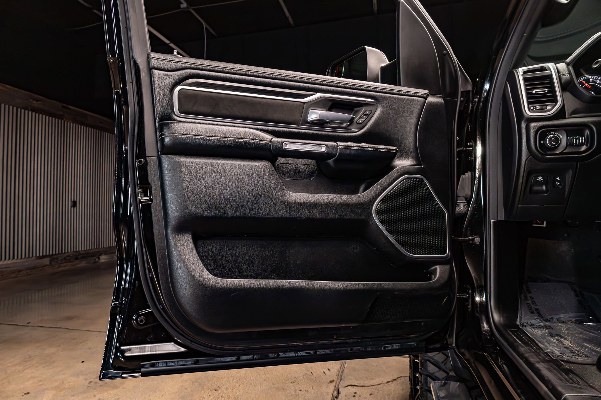 Used 2023 RAM 1500 Laramie image 29