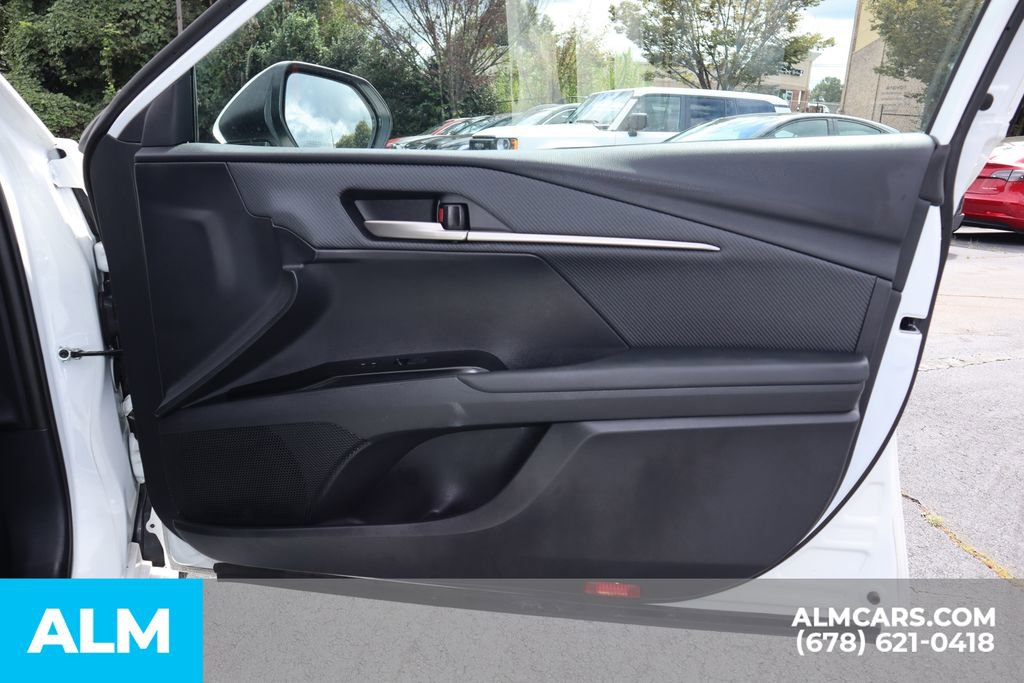 Used 2025 Toyota Camry SE image 25