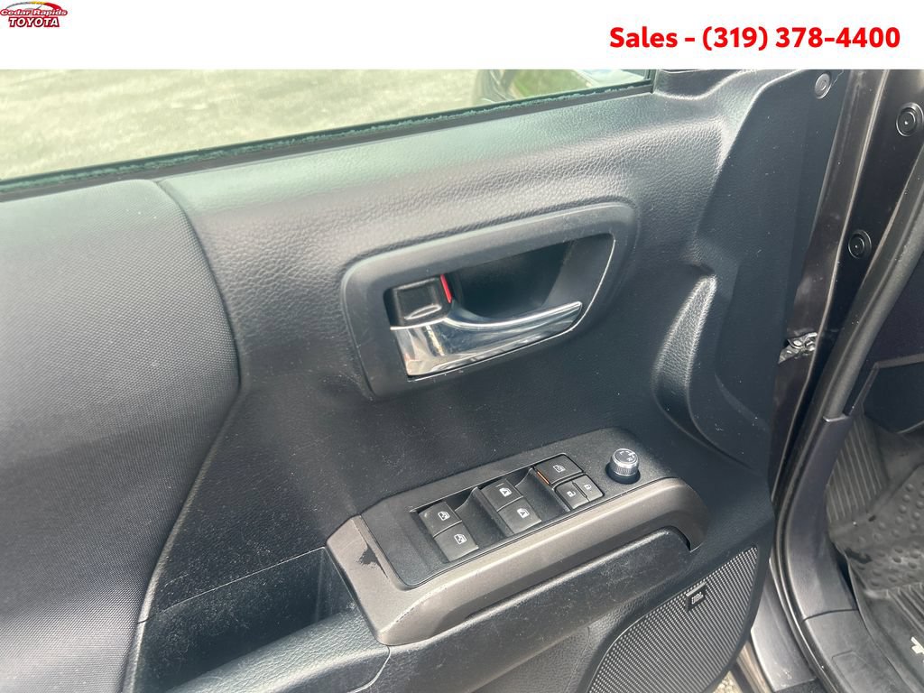 Certified 2018 Toyota Tacoma TRD Off-Road AWD/4WD image 13