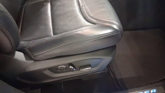 Used 2020 Ford Explorer Platinum w/ Premium Technology Package image 18