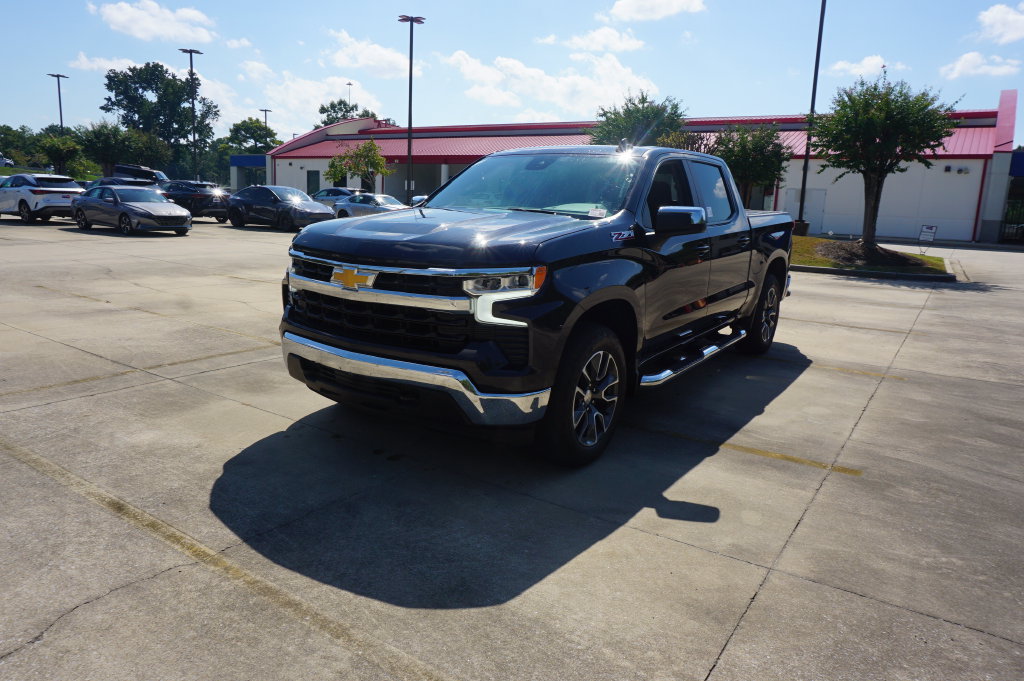 Used 2024 Chevrolet Silverado 1500 LT AWD/4WD image 25