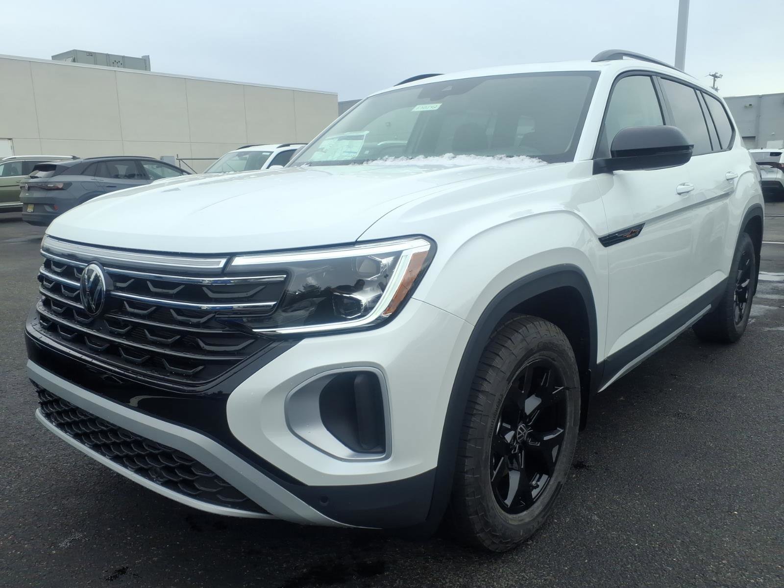 New 2026 Volkswagen Atlas Peak Edition image 4