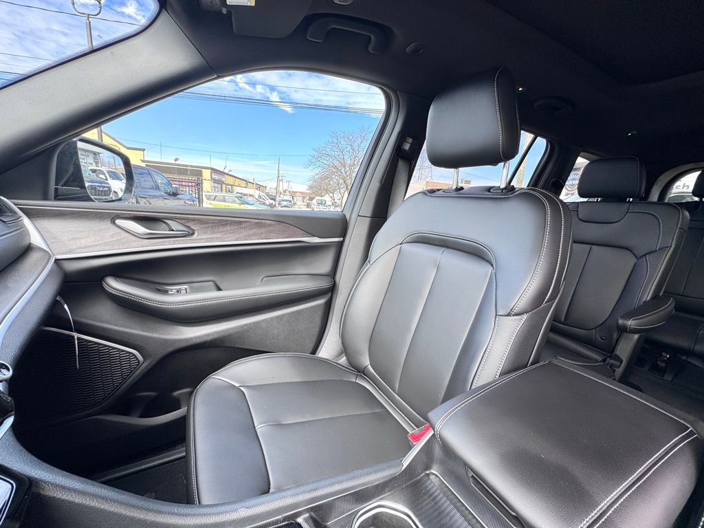 New 2026 Jeep Grand Cherokee L Limited w/ Limited Altitude Package AWD/4WD image 14