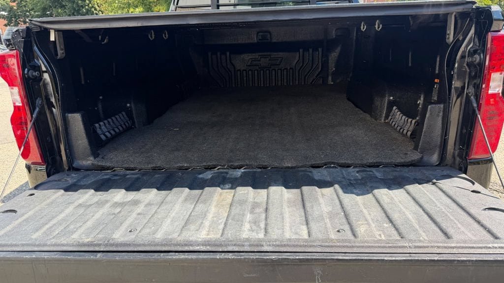 Used 2021 Chevrolet Silverado 1500 LT AWD/4WD image 6
