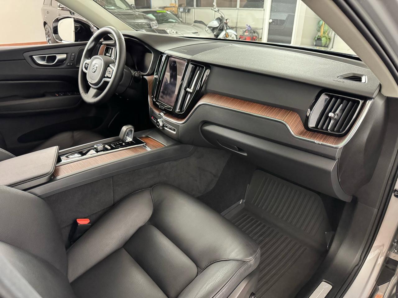 Used 2023 Volvo XC60 T8 Plus w/ Climate Package image 42