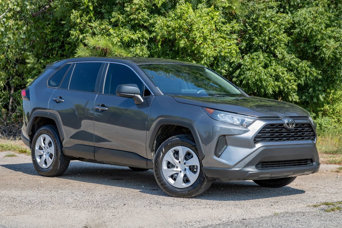 Used 2022 Toyota RAV4 LE FWD image 3