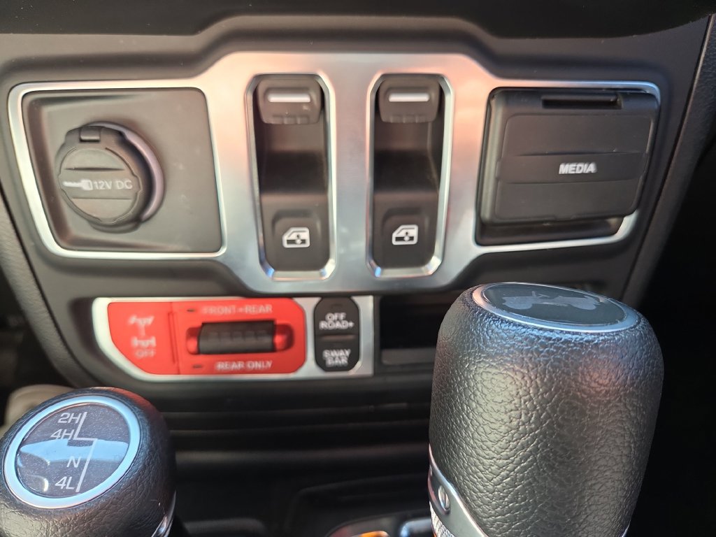 Used 2021 Jeep Wrangler Rubicon w/ Cold Weather Group AWD/4WD image 40