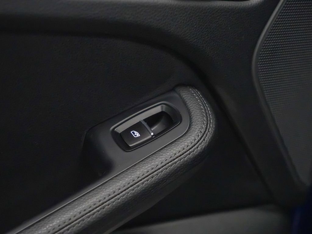 Certified 2025 Porsche Macan image 16