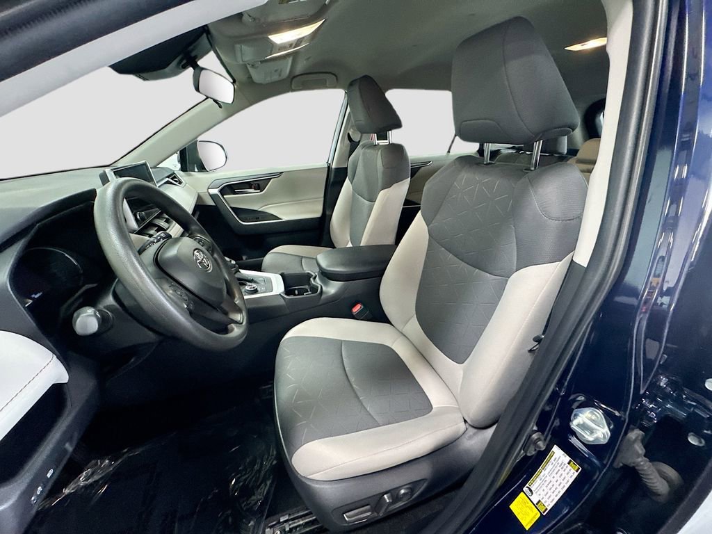 Used 2024 Toyota RAV4 XLE AWD/4WD image 20