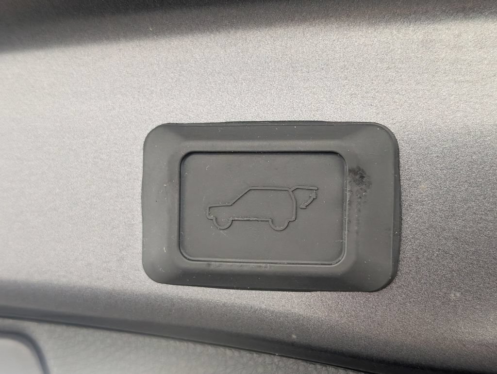 Used 2024 Toyota RAV4 XLE w/ Convenience Package FWD image 30