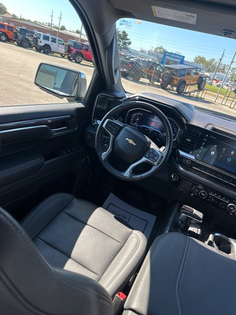 Used 2023 Chevrolet Silverado 1500 LTZ w/ LTZ Premium Package AWD/4WD image 35