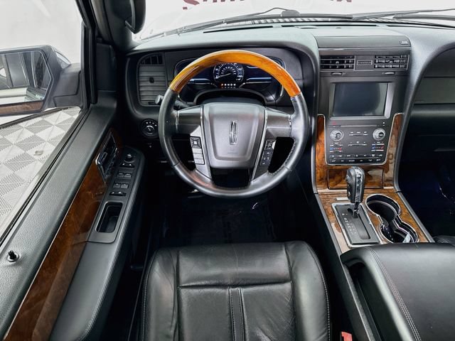 Used 2016 Lincoln Navigator Select AWD/4WD image 23