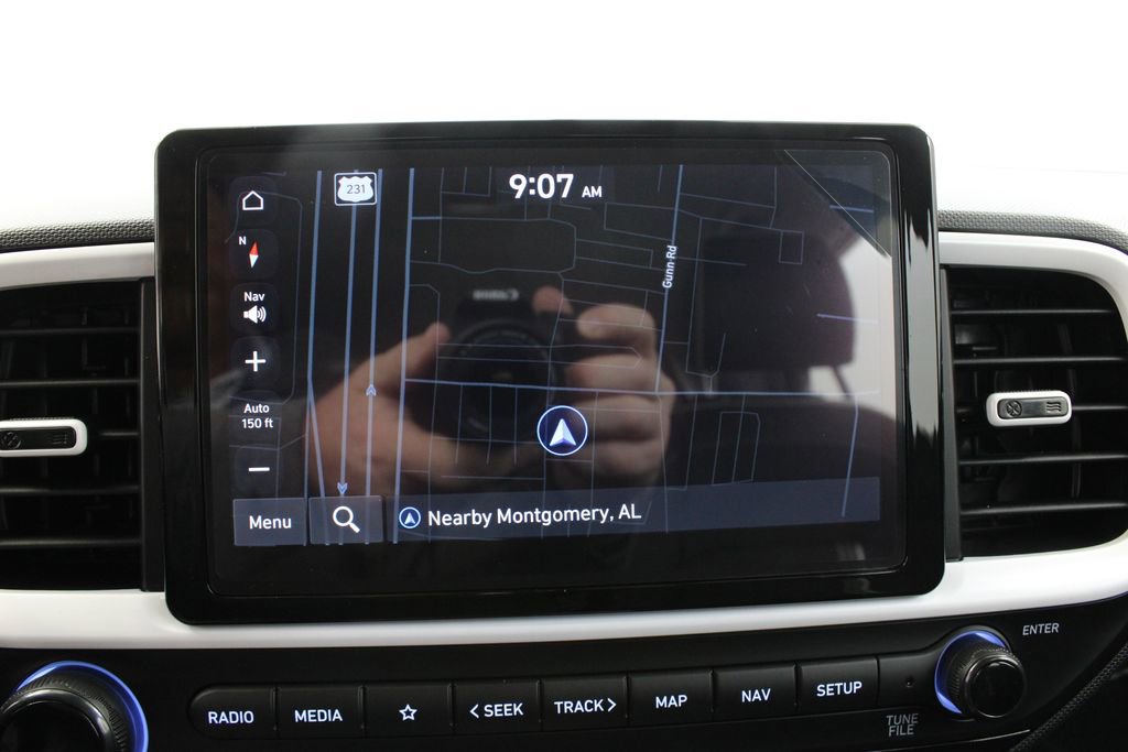 Used 2025 Hyundai Venue Limited FWD image 13