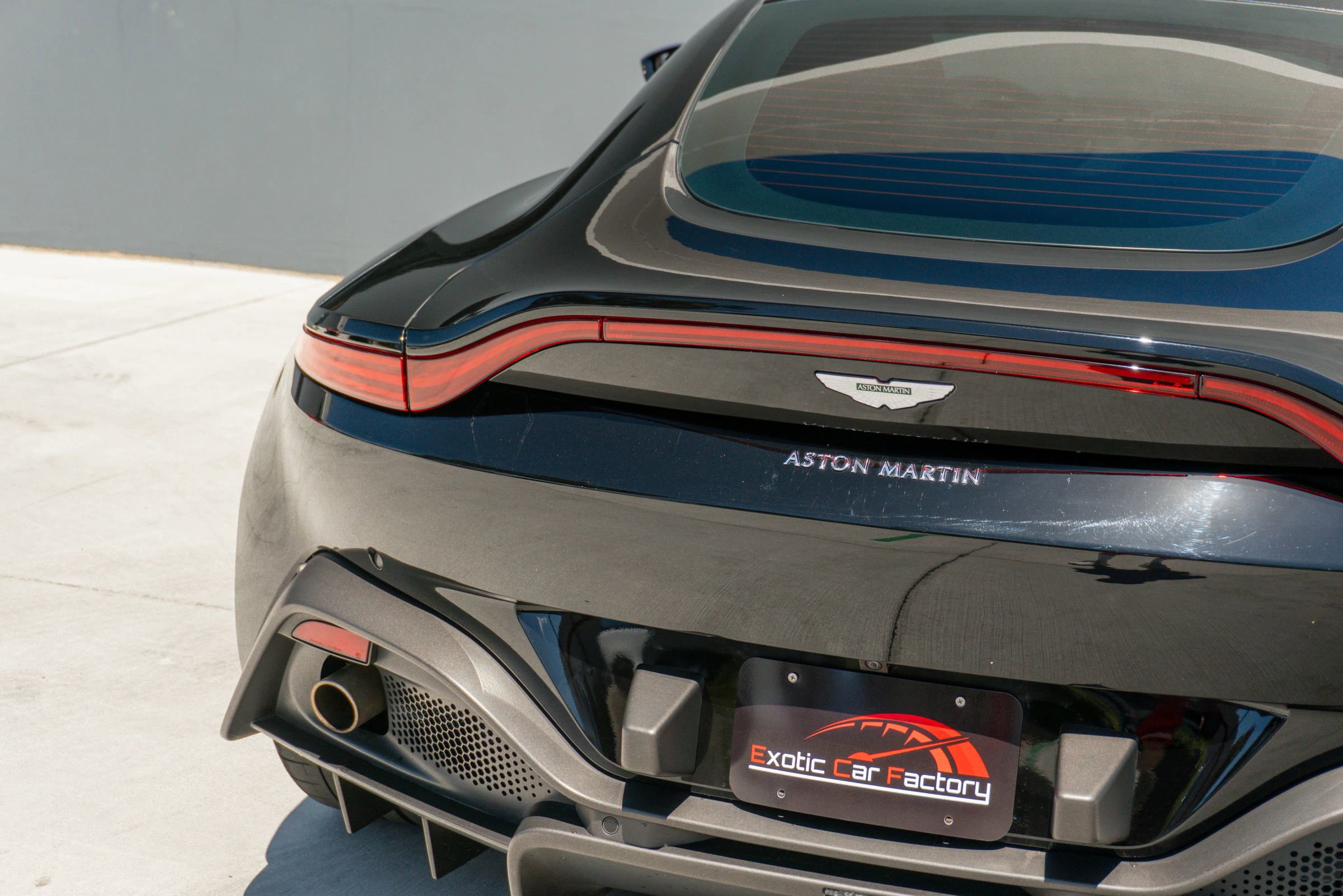 Used 2020 Aston Martin V8 Vantage Coupe RWD image 38