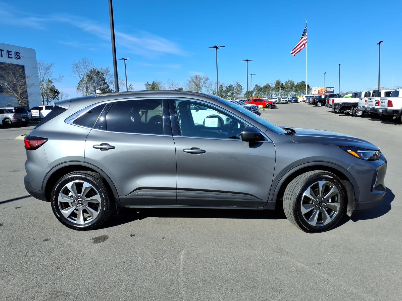 Certified 2023 Ford Escape Platinum AWD/4WD image 2