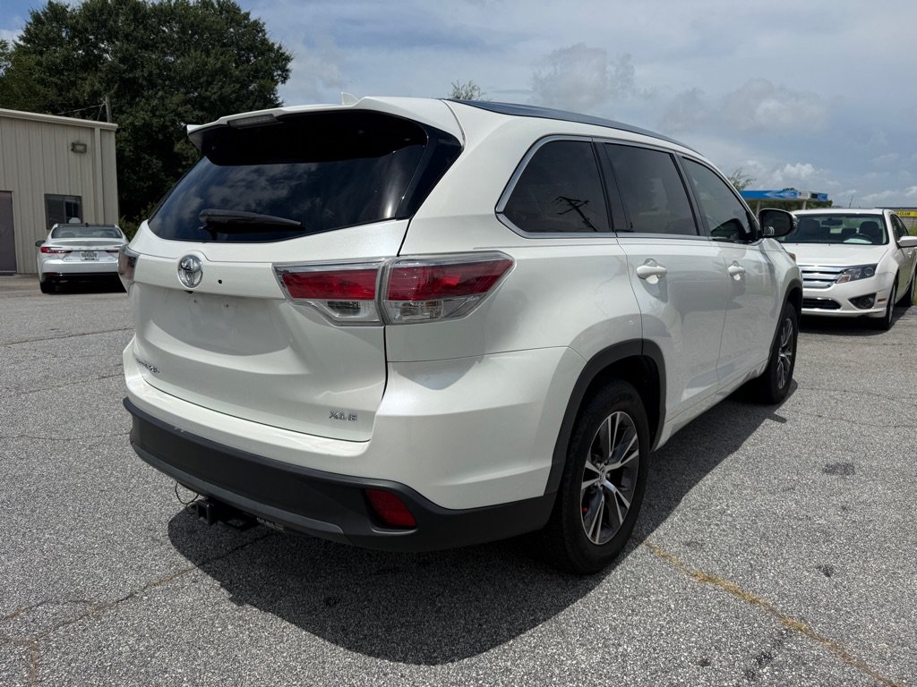 Used 2016 Toyota Highlander XLE FWD image 7