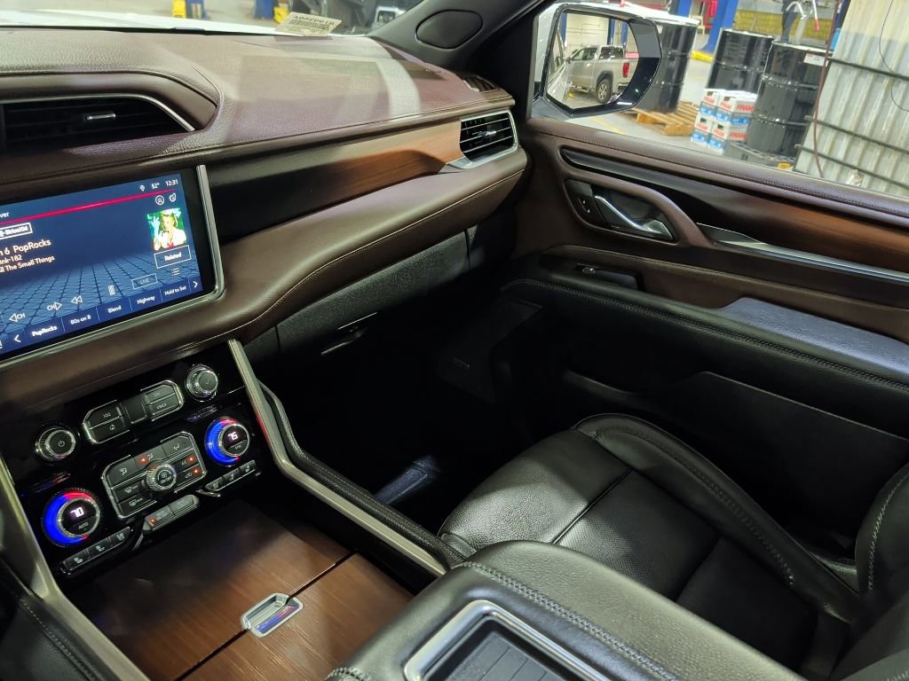 Used 2022 GMC Yukon XL Denali w/ Denali Premium Package image 21