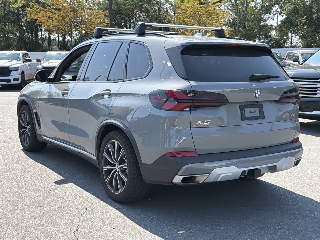 Used 2025 BMW X5 xDrive40i w/ Parking Assistance Package AWD/4WD image 3