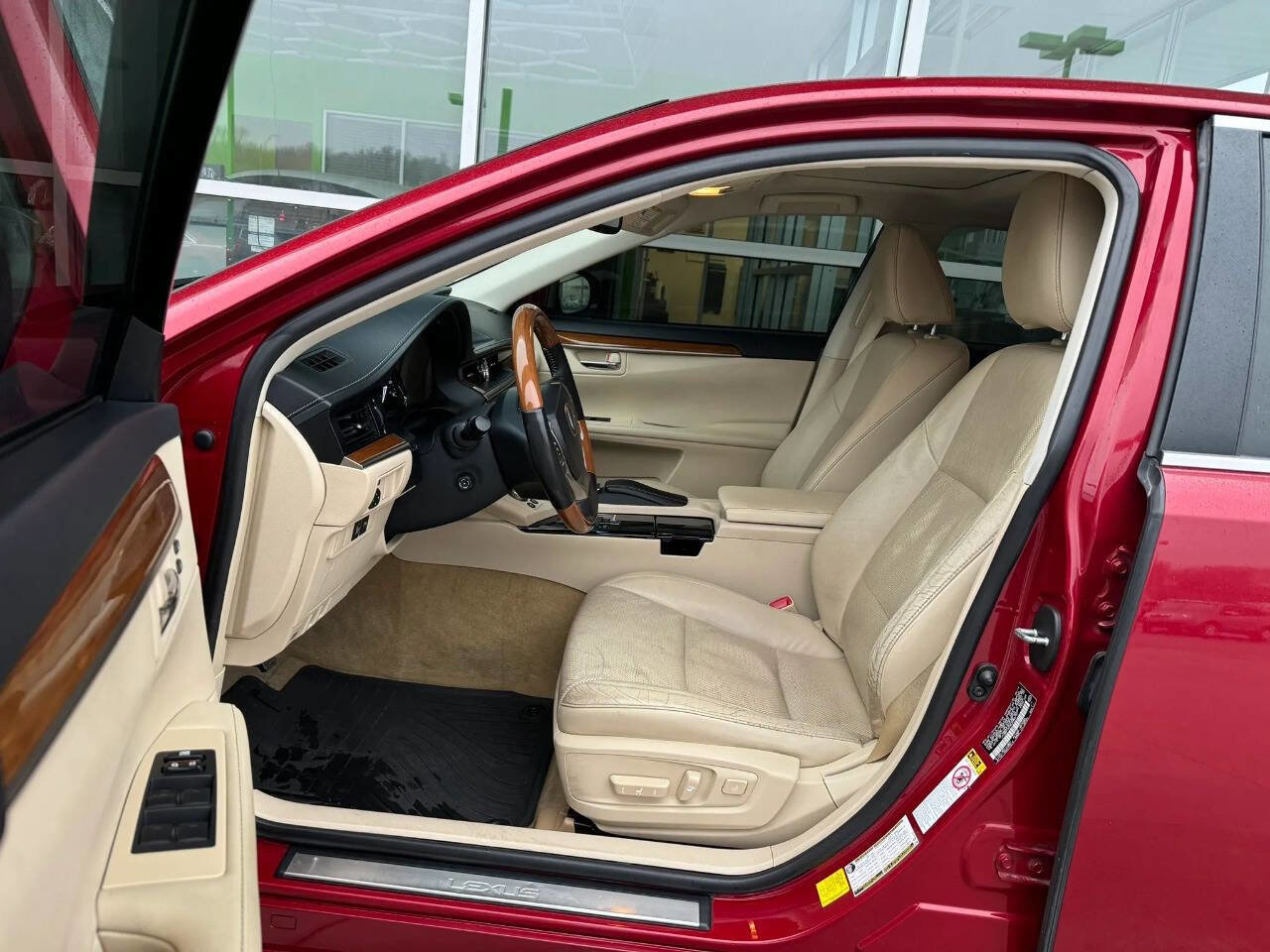 Used 2014 Lexus ES 300h w/ Luxury Package w/Bamboo Trim FWD image 9