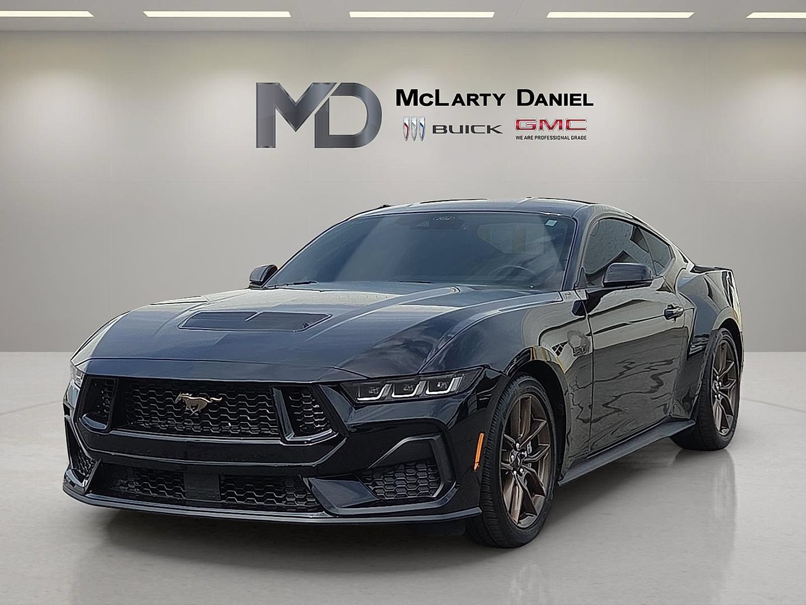 Used 2025 Ford Mustang GT Premium RWD image 3