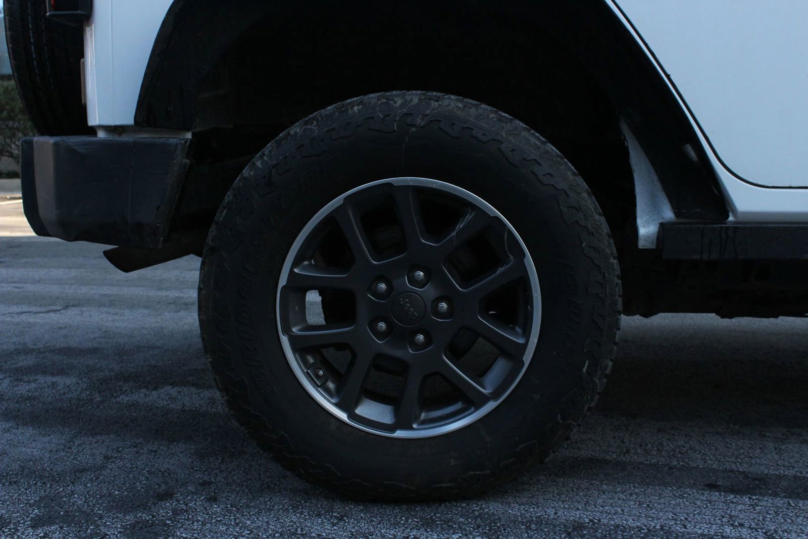 Used 2012 Jeep Wrangler Unlimited Sahara AWD/4WD image 5