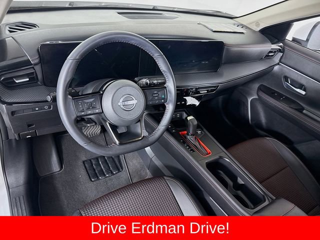 Used 2025 Nissan Kicks SR FWD image 7
