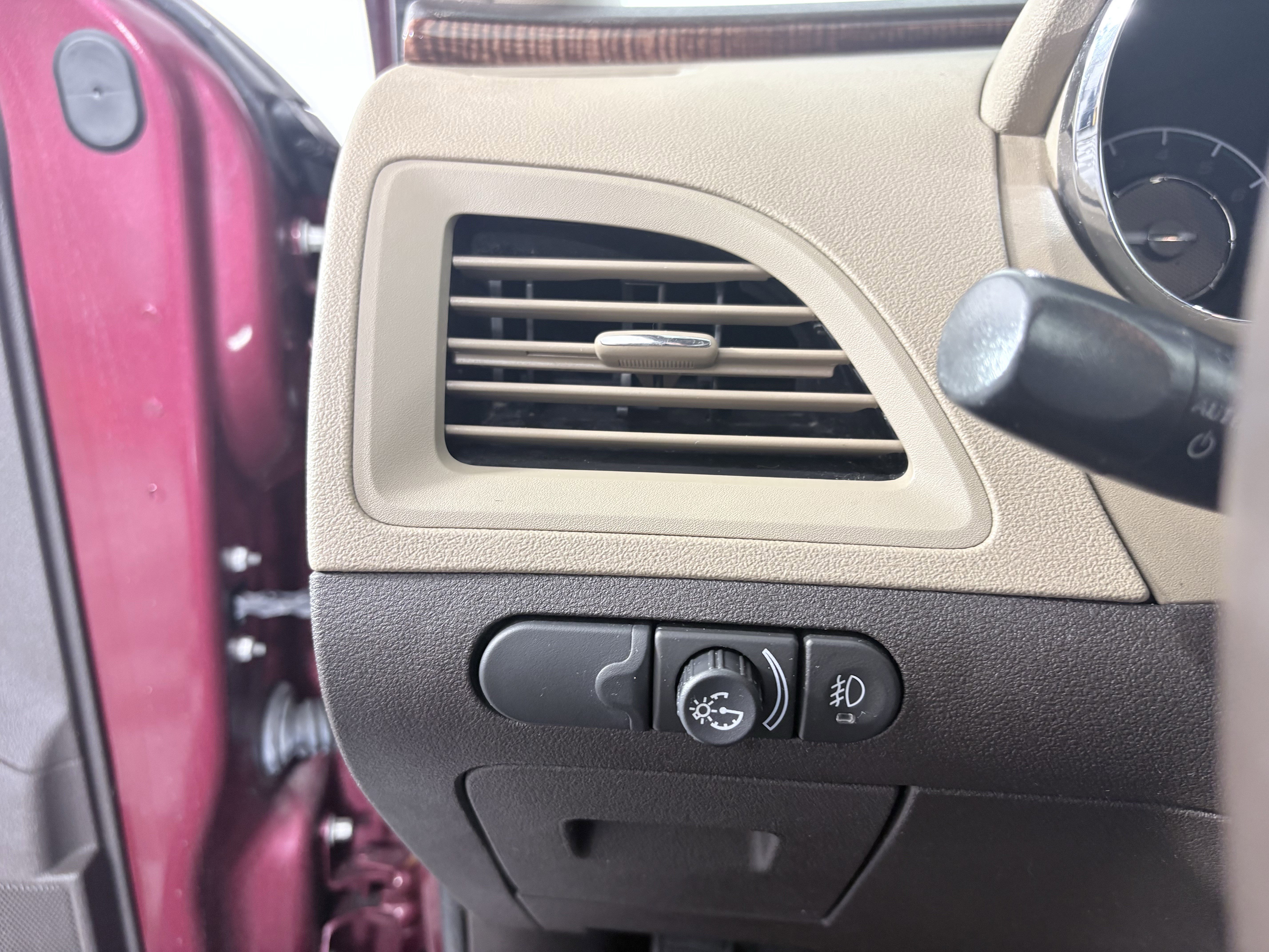 Used 2009 Chevrolet Malibu LTZ w/ Rear Power Package image 16