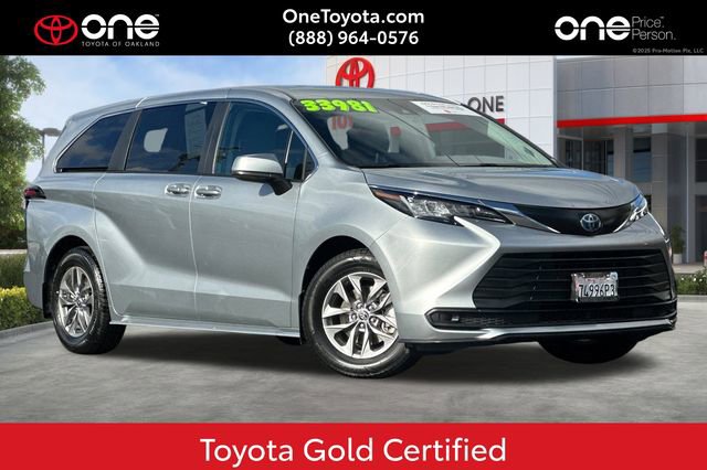 Certified 2022 Toyota Sienna LE