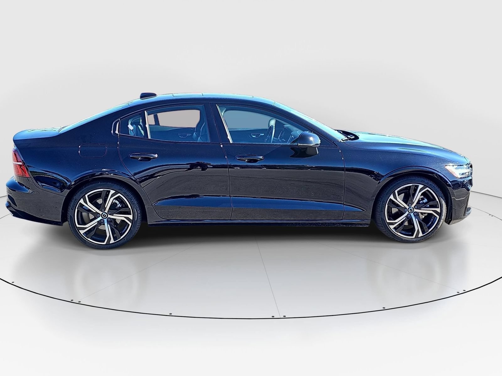 Used 2024 Volvo S60 B5 Core AWD/4WD image 4