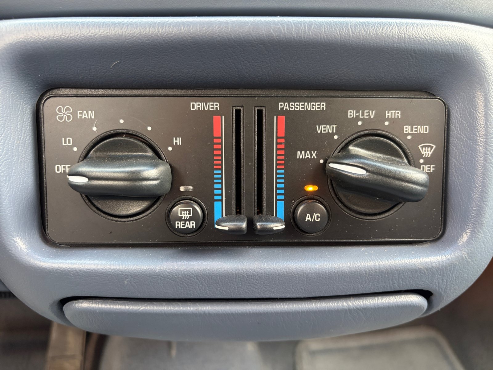 Used 2000 Buick Century Custom w/ Premium Opt Pkg FWD image 22