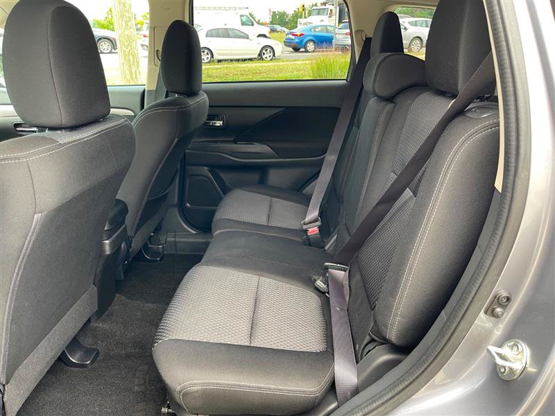 Used 2017 Mitsubishi Outlander ES AWD/4WD image 15