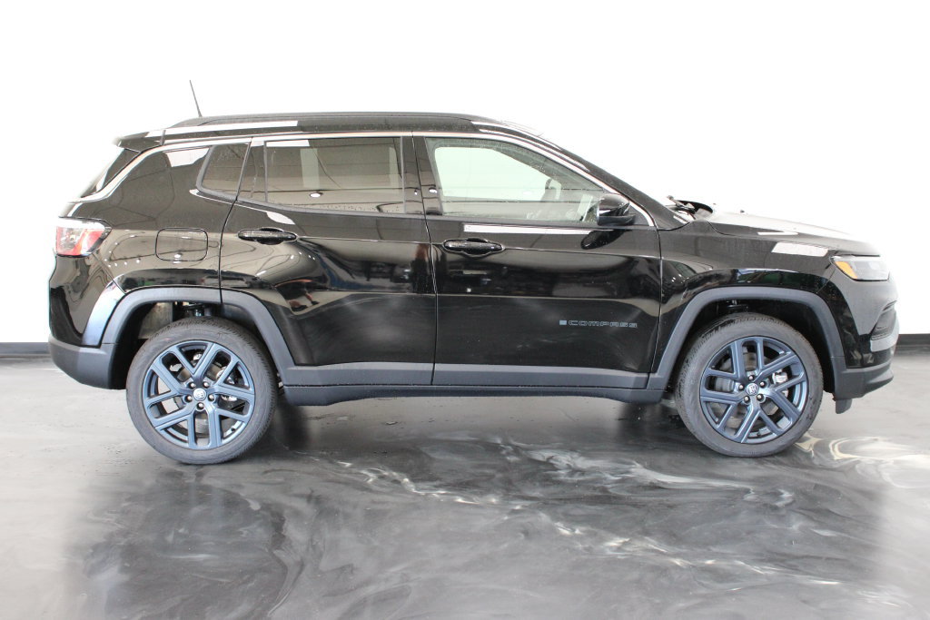 New 2026 Jeep Compass Latitude AWD/4WD image 26