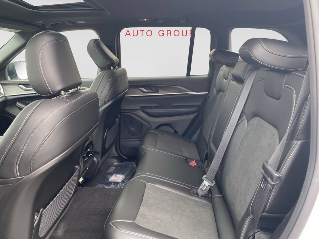 New 2026 Jeep Grand Cherokee Altitude AWD/4WD image 18