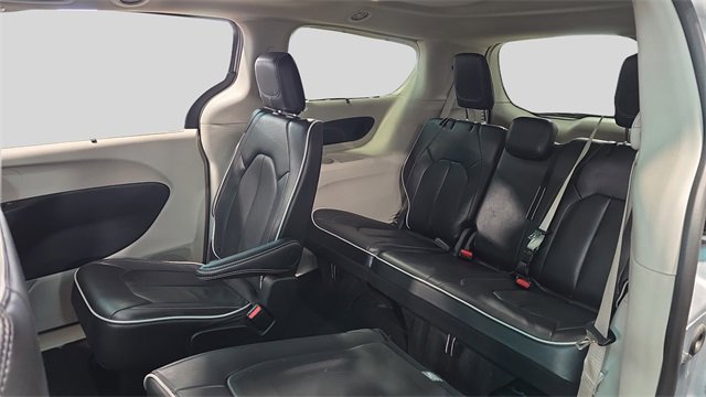 Used 2024 Chrysler Pacifica Limited image 16
